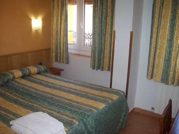 Muralla Πανσιόν Plasencia